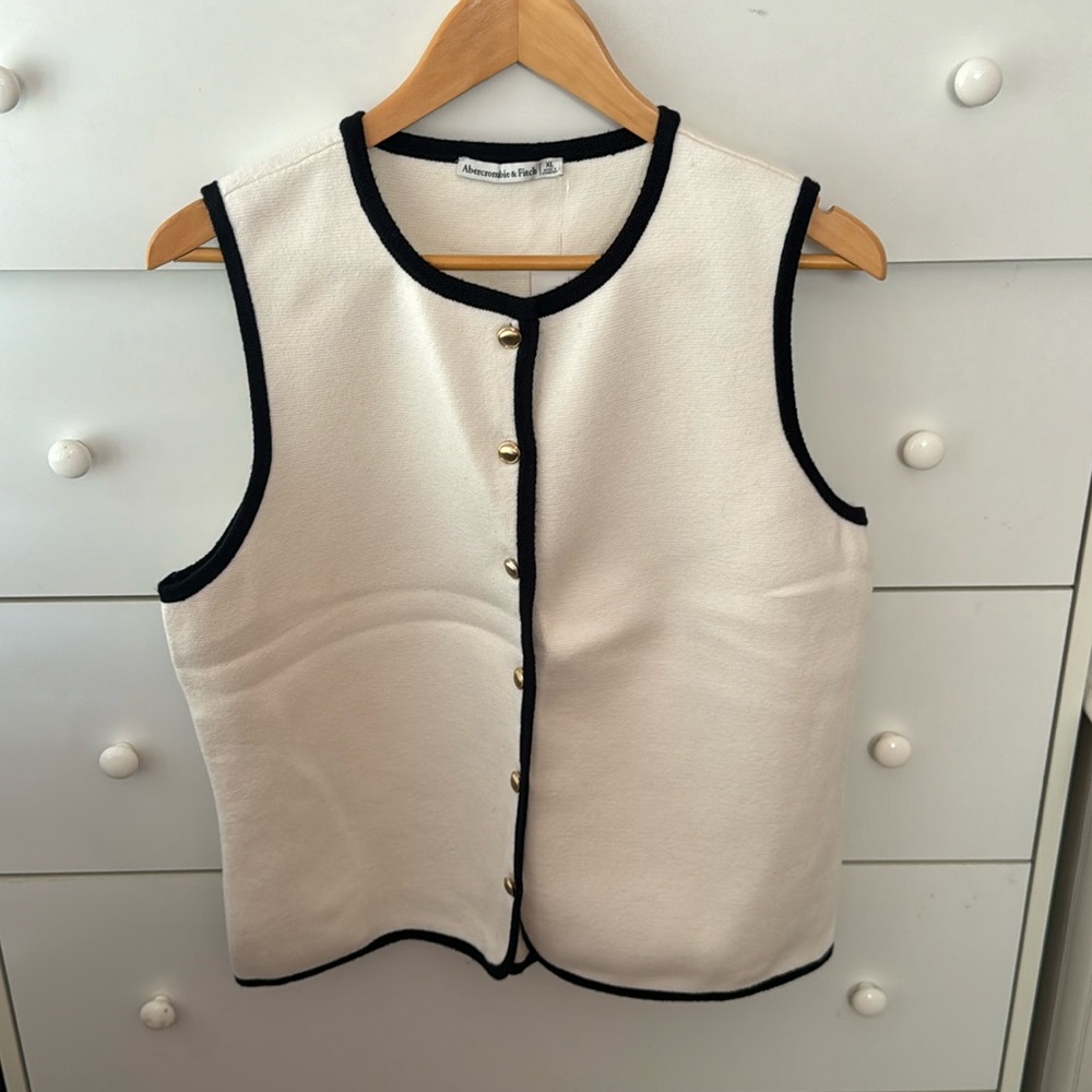 NWT ABERCROMBIE SWEATER VEST